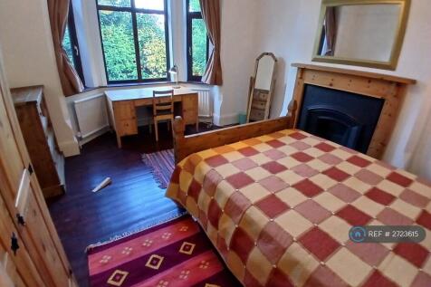 Available Double Groundfloor Bedroom