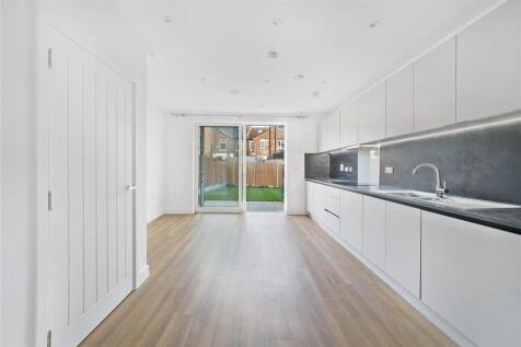 Pinder Road, Walthamstow, London, E17 photo 4