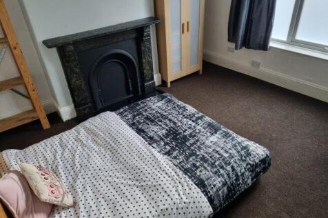 park-road-east-wv1-4pz-929054