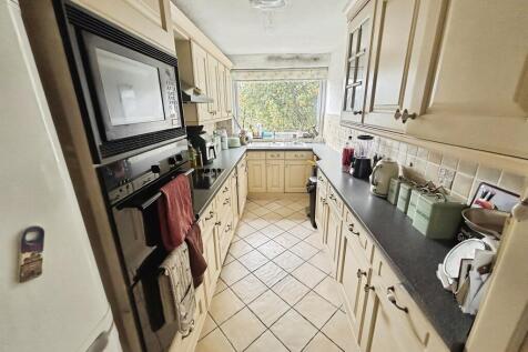 Carlton Close, Upminster, RM14 photo 3