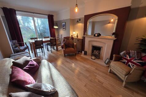 Spacious Living/Dining Room