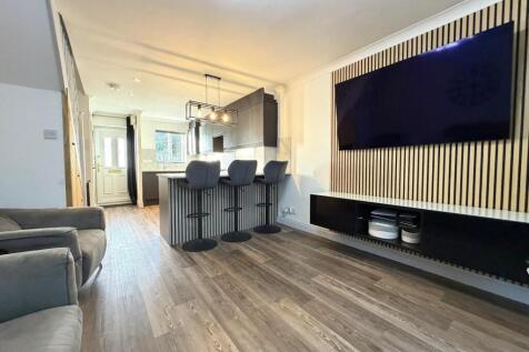 OPEN PLAN LIVING AREA