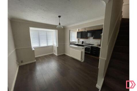 Sunbury Court, North Shoebury, Essex, SS3 photo 4