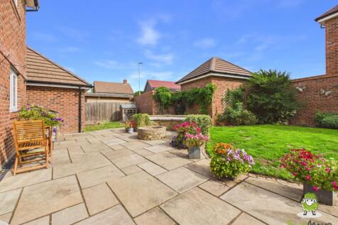 EweMove Estate Agents Basingstoke - Cortland Drive
