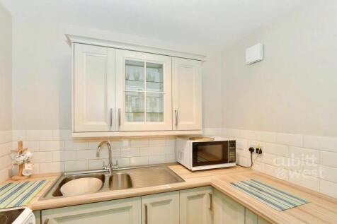 Jasmine Court Horsham RH12 photo 4