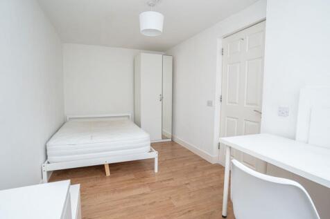 5 Bedroom, Royston Street photo 4