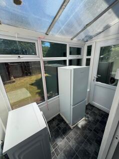 Dryden Close, Hainault, Ilford, Redbridge photo 4