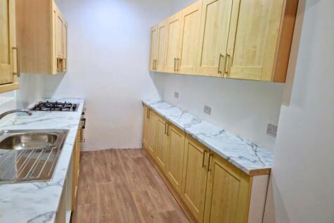 24 Brudenell Mount- Kitchen 2.jpg