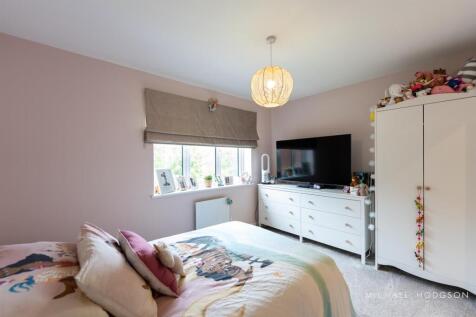 69 Leighfield Drive-34.jpg