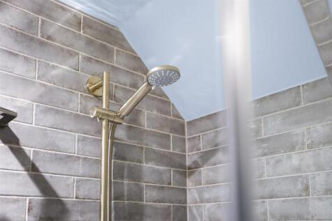 1578342896 - 5 Amberwood Grove -13.jpg