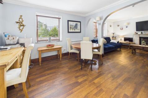 CAM03185G0-PR0108-STILL020