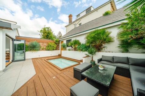 Outdoor Sitting/Hot Tub