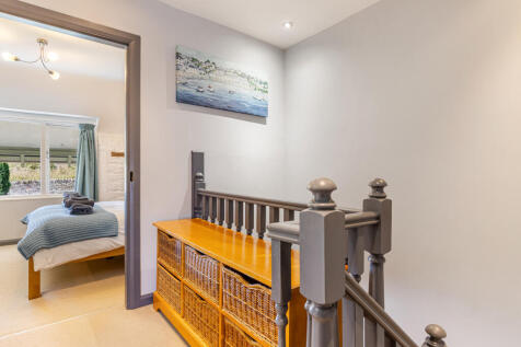 A13 - Hobbit Cottage Noss Mayo - 250912