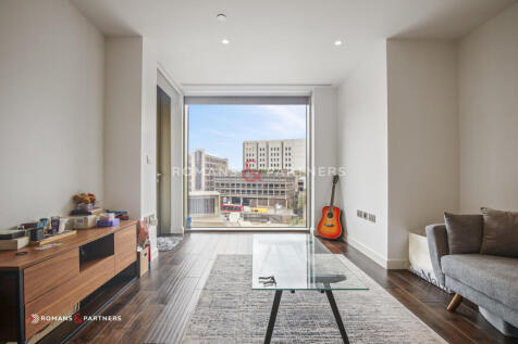 1 Bedroom Flat in E1 8LG