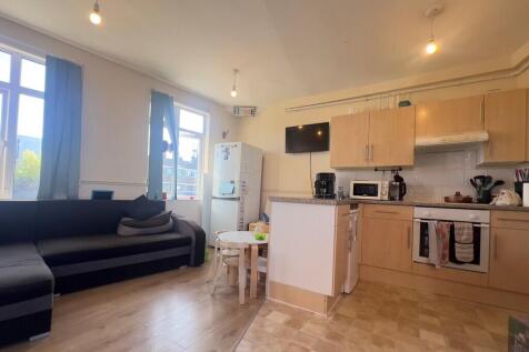 Rayners Lane, Pinner photo 3