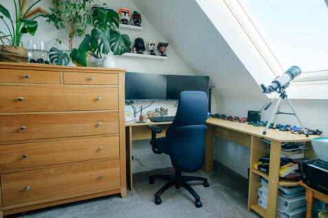 home office / walk-in wardrobe / Sixth Bedroom