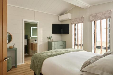 The Beachfront - Principle En Suite Bedroom