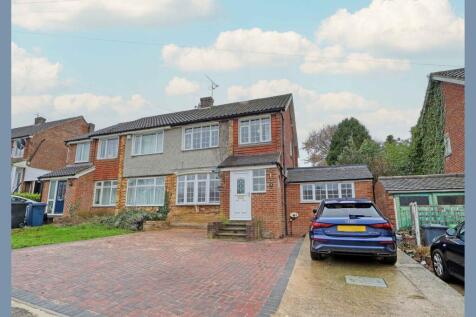 High Wycombe, HP12 - property photo