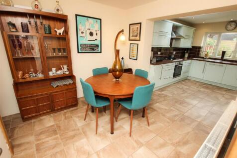 OPEN PLAN DINING KITCHEN