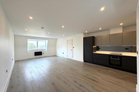 Living Room pic 6.jpeg