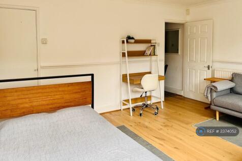 Bed 1/Living Room