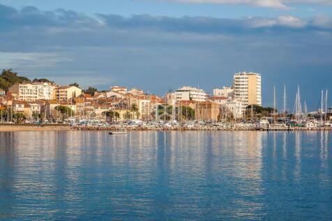 City and sea landscape, the city of Saint-Maxime o
