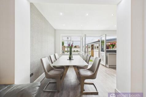 Open Plan Dining ...