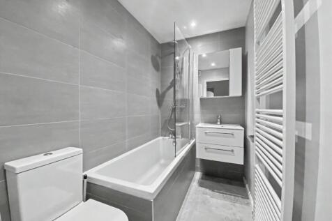 Bathroom (4)_edited.jpg