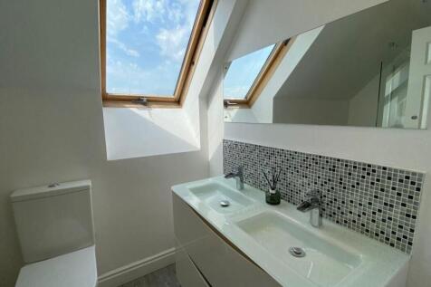 EN SUITE SHOWER ROOM/W.C.