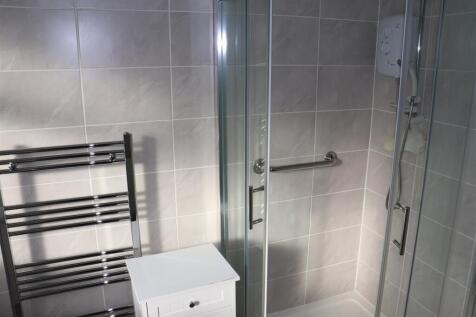MODERN SHOWER ROOM