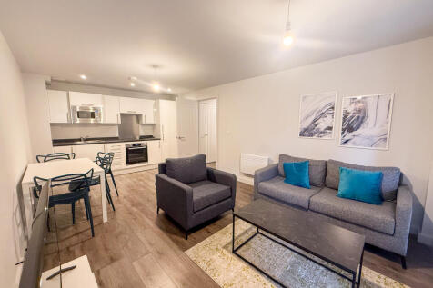 2-bed flat on Neptune Place, Liverpool, £1,115/mo