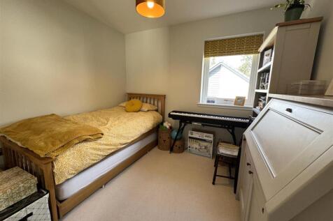 BEDROOM 2.JPG
