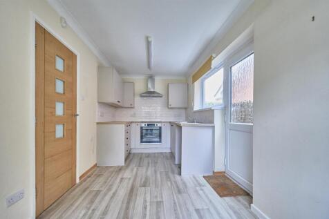 Fitted Kitchen to Front