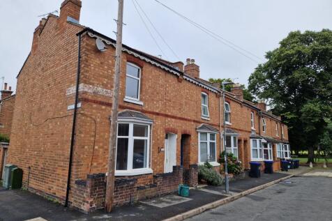 2-bed terraced on Shrubland Street, Leamington Spa, £1,225/mo