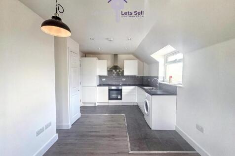 2 Bedroom Apartment Shirley