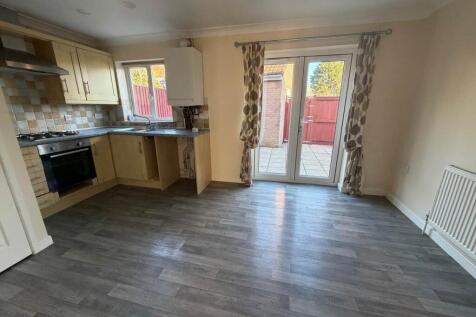Blackthorn Gardens, Worle, Weston-super-Mare photo 3