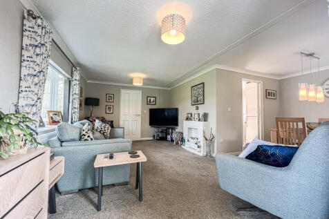 31 Tower Court - living diner