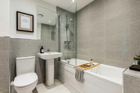 Contemporary main bathroom