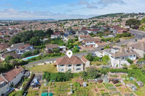4 bed detached house for sale