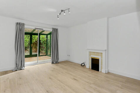 Living Area - Ang...