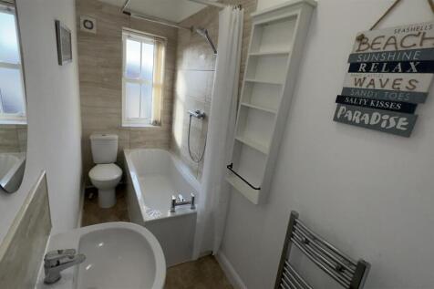 Bathroom 01.jpeg
