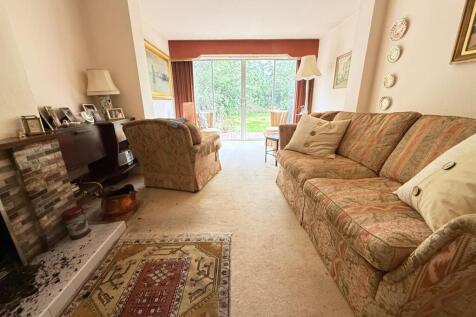SITTING ROOM/DINING ROOM