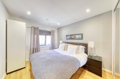 Avershaw House, Chartfield Avenue, London photo 4