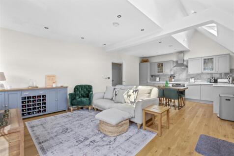 OPEN PLAN LIVING AREA