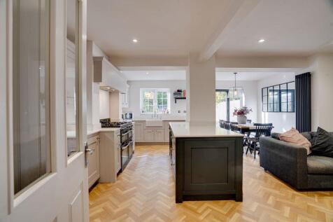 Kitchen/ Living/ Dining Room (2)