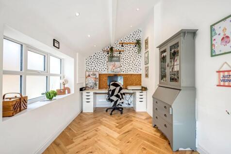 Home Office/ Bedroom 4