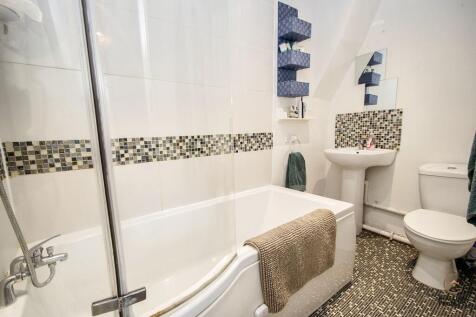 Bedroom 1 &amp; En-Suite Bathroom