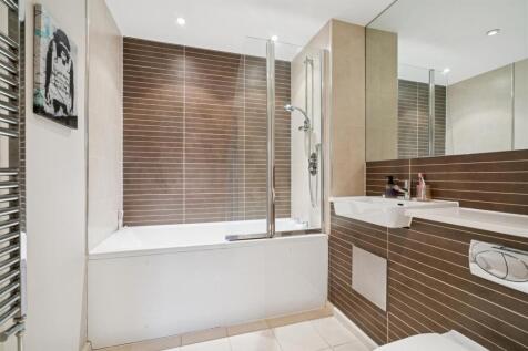 Flat 7, 126 Worple Road bathroom 1.jpg