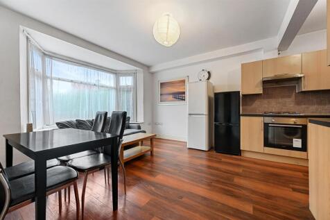 LR - Flat 1, 54 Grampian Gardens - 1 (1).jpg
