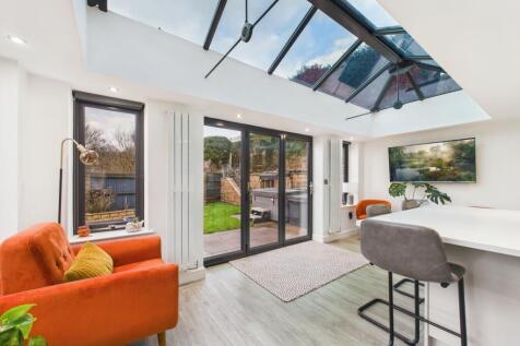 CAM02093G0-PR0067-STILL005